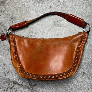 Vintage Y2K BCBG tan baguette leather shoulder bag.